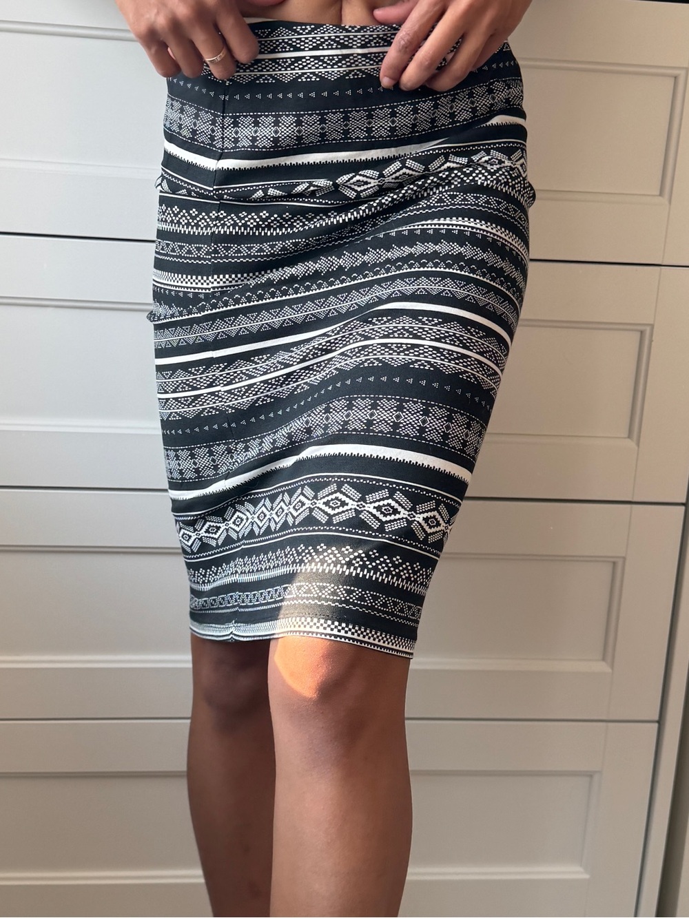 Black & White Geo-Print Pencil Skirt - Sleek Fitted Style